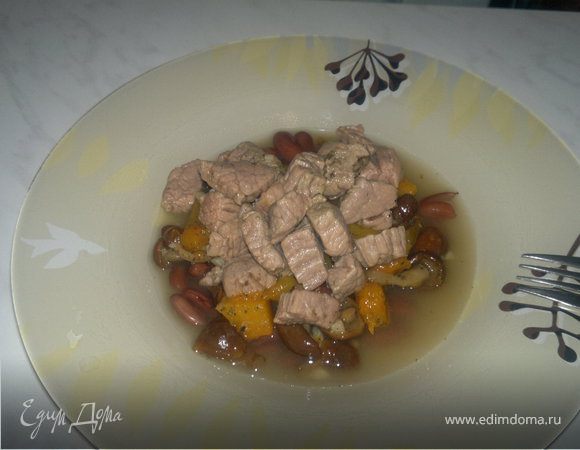 Фасолевая похлебка с говядиной, опятами и тыквой