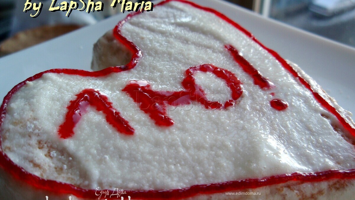 Кофейно-кленовое бисквитное пирожное ко Дню всех Влюбленных