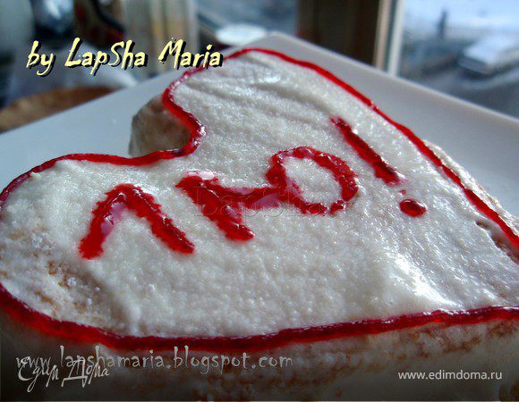 Кофейно-кленовое бисквитное пирожное ко Дню всех Влюбленных Кофейно-кленовое бисквитное пирожное ко Дню всех Влюбленных