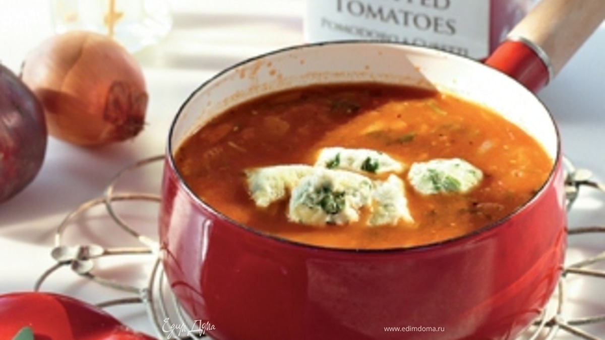 Томатный суп с клецками из зеленого лука