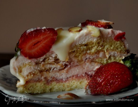 Торт с клубничным муссом и белым шоколадом Торт с клубничным муссом и белым шоколадом