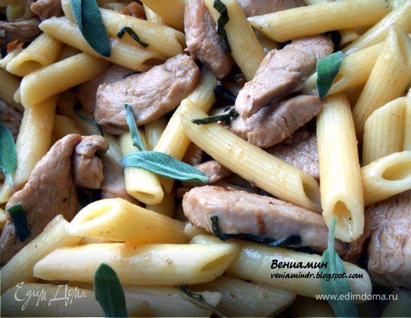 Паста с курицей, грецкими орехами и шалфеем