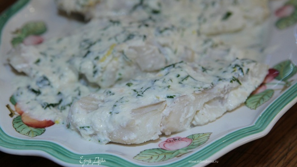 Треска в молочном соусе с петрушкой и укропом
