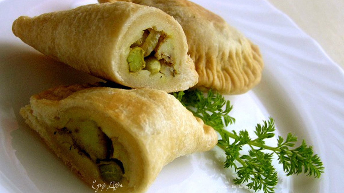 Самоса с картофелем и зеленым горошком