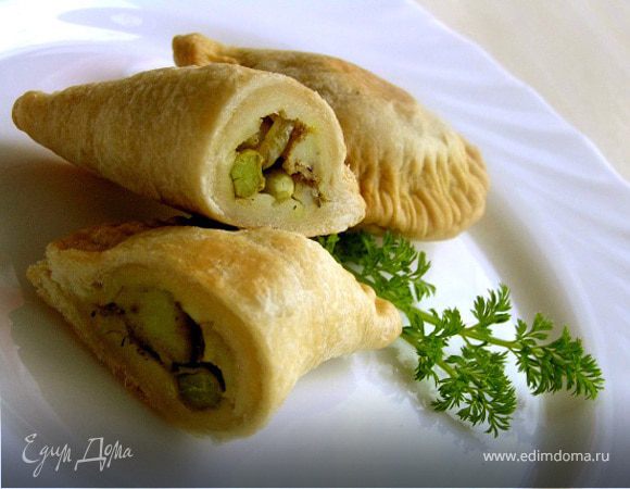 Самоса с картофелем и зеленым горошком