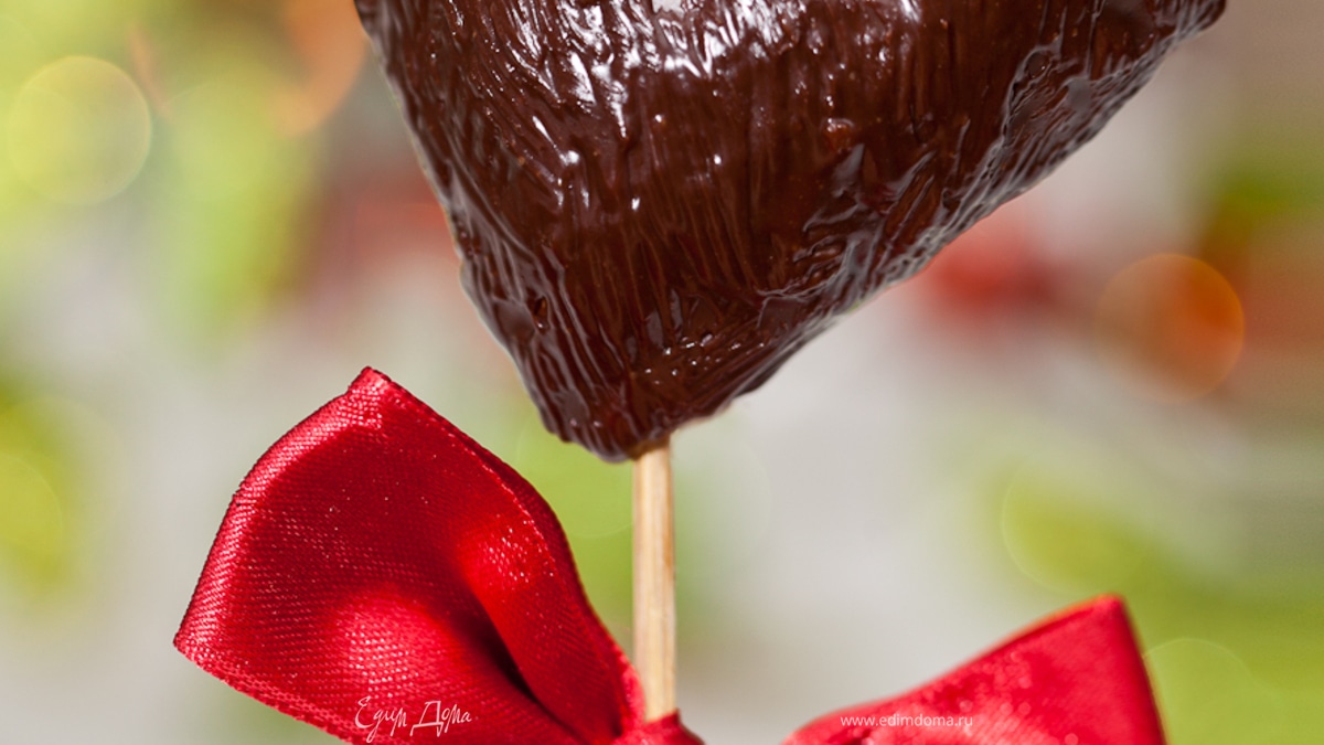 Шоколадное сердце с яблочным припеком