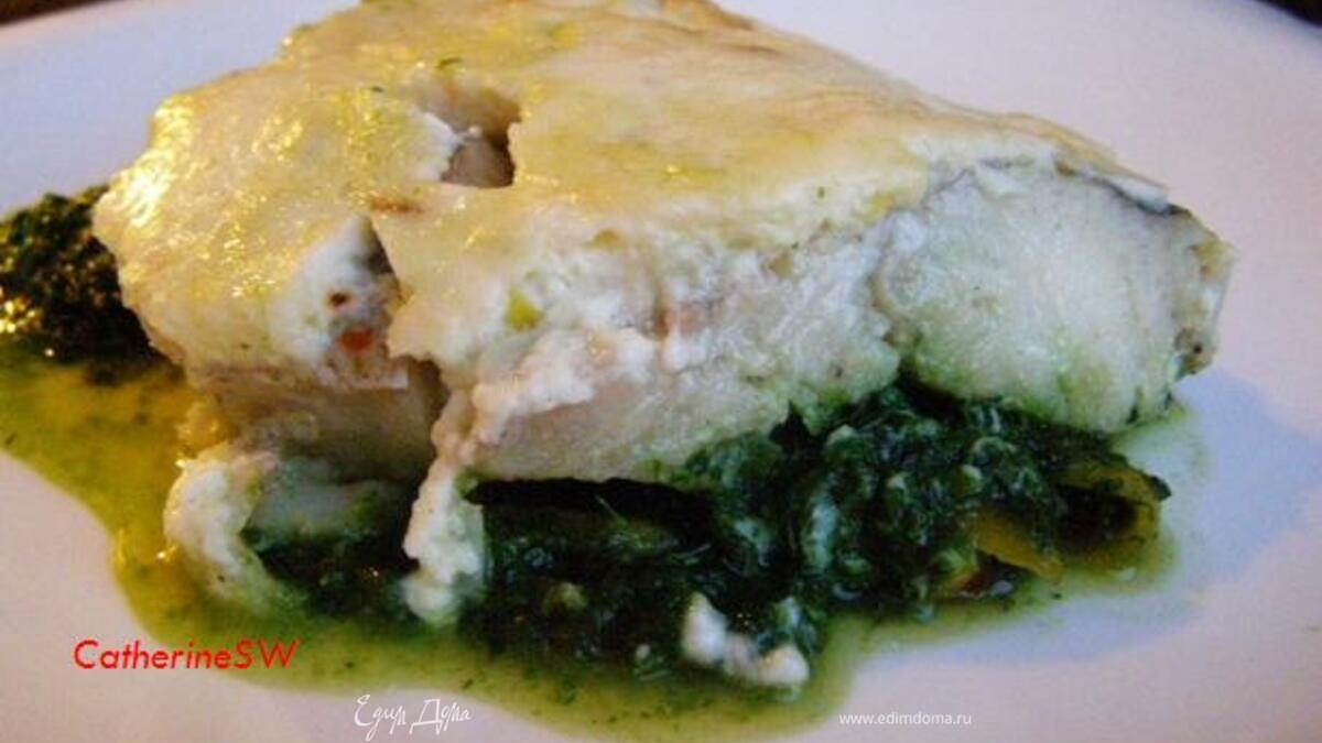 Хек, запеченный со шпинатом и творогом
