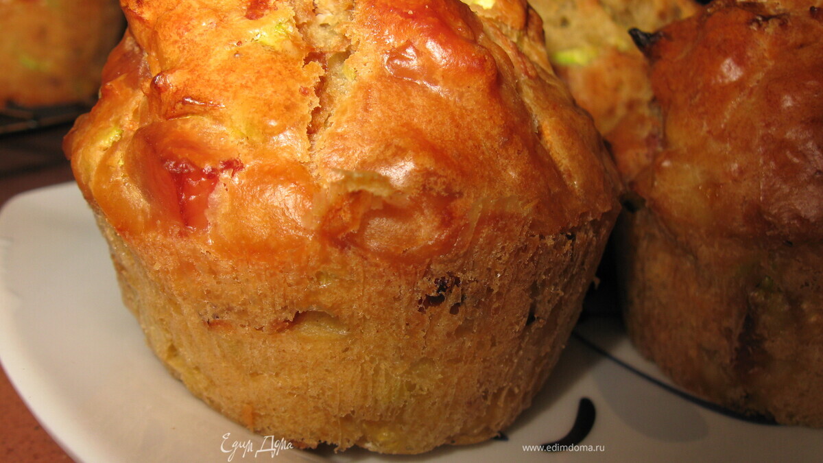 Кабачковые кексы с луком и беконом