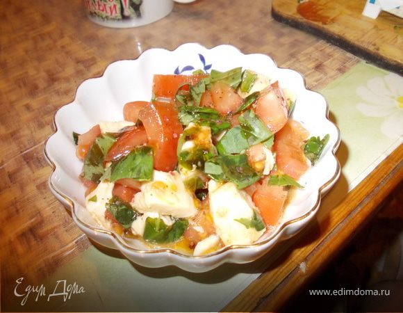 Салатик капрезе Салатик капрезе