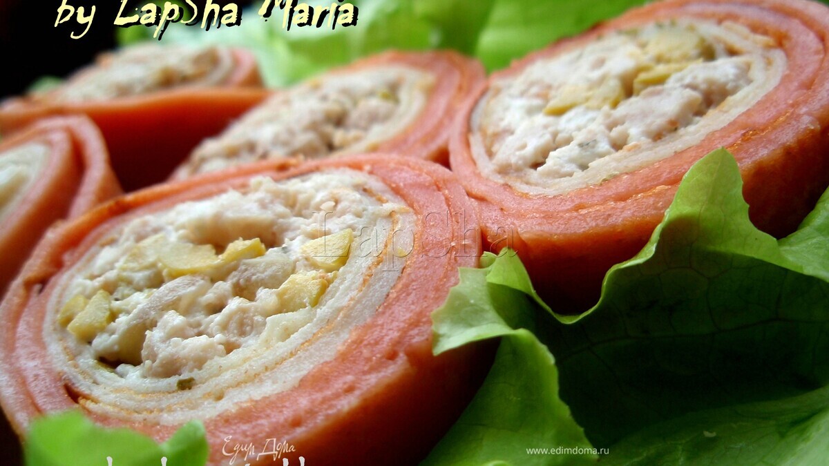 Блинные роллы с курицей и оливками