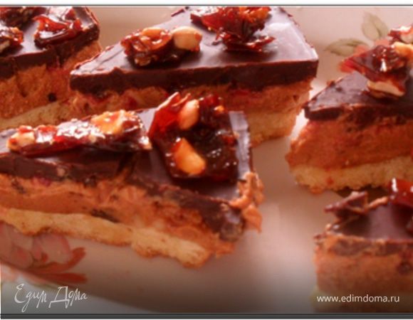Пирожное “Сникерс” с малиной 