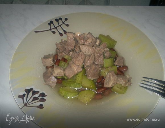 Фасолевая похлебка с бедром индейки и кабачком