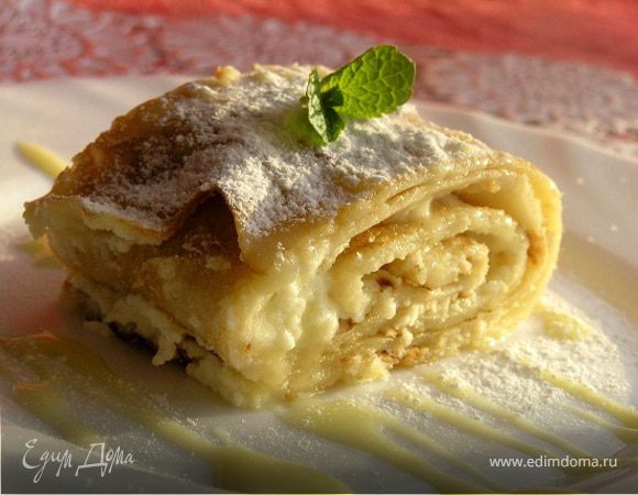 Блинчики с творожной начинкой под соусом "Рояль"