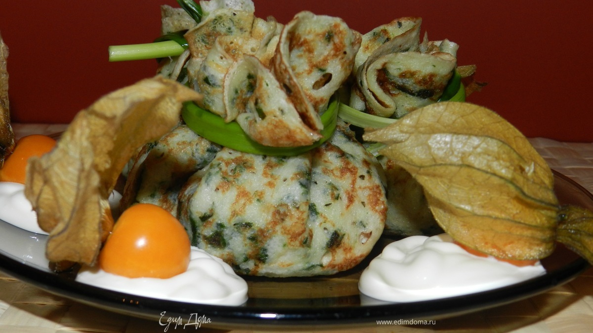 Шпинатные блинчики, фаршированные куриной грудкой и белыми грибами