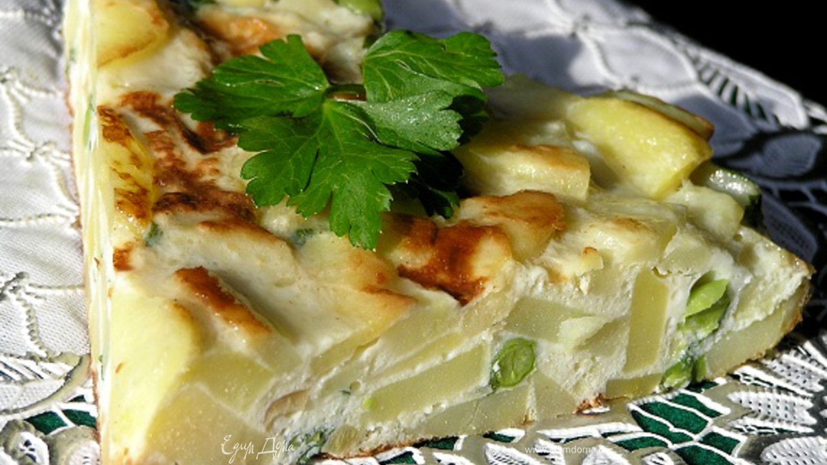 Тортилья с луком, чесноком и зеленым горошком