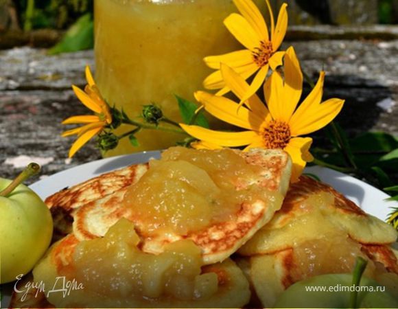 Оладушки с яблочным вареньем