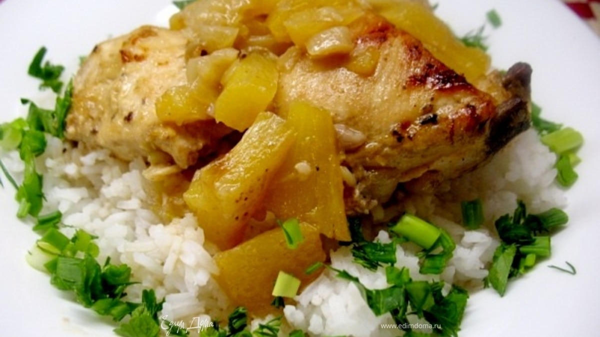 Курица в ананасе