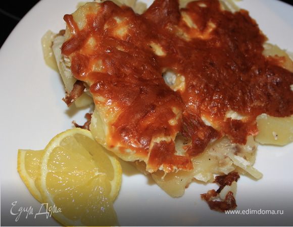 Рыба с картофелем, запеченные под сметаной и сливками Рыба с картофелем, запеченные под сметаной и сливками