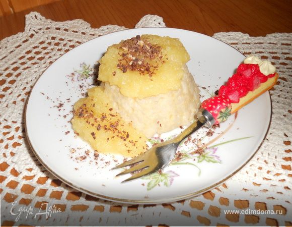 Рисовый пудинг в яблочном соусе