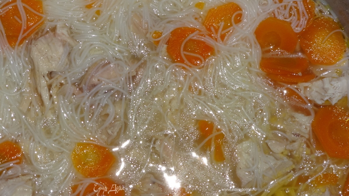 Куриный суп с вермишелью