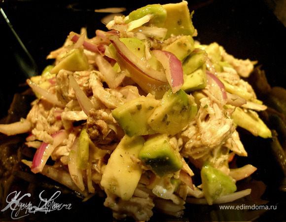 Салат с авокадо и мясом птицы