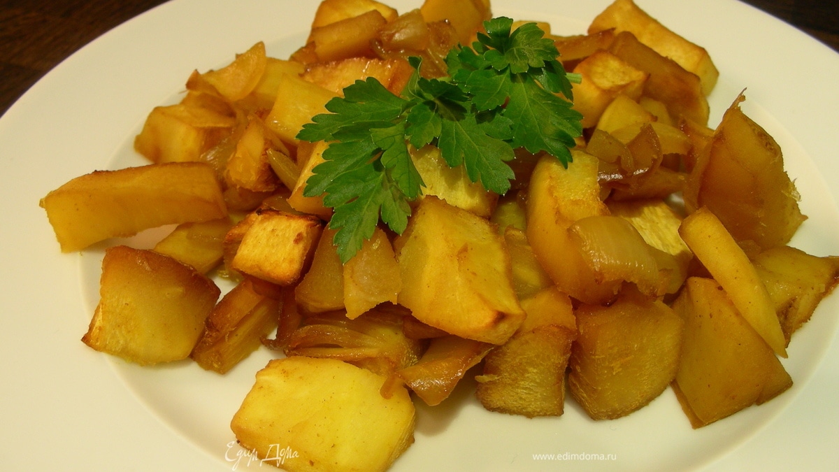 Карамелизированные пастернак и лук с имбирем, медом и куркумой