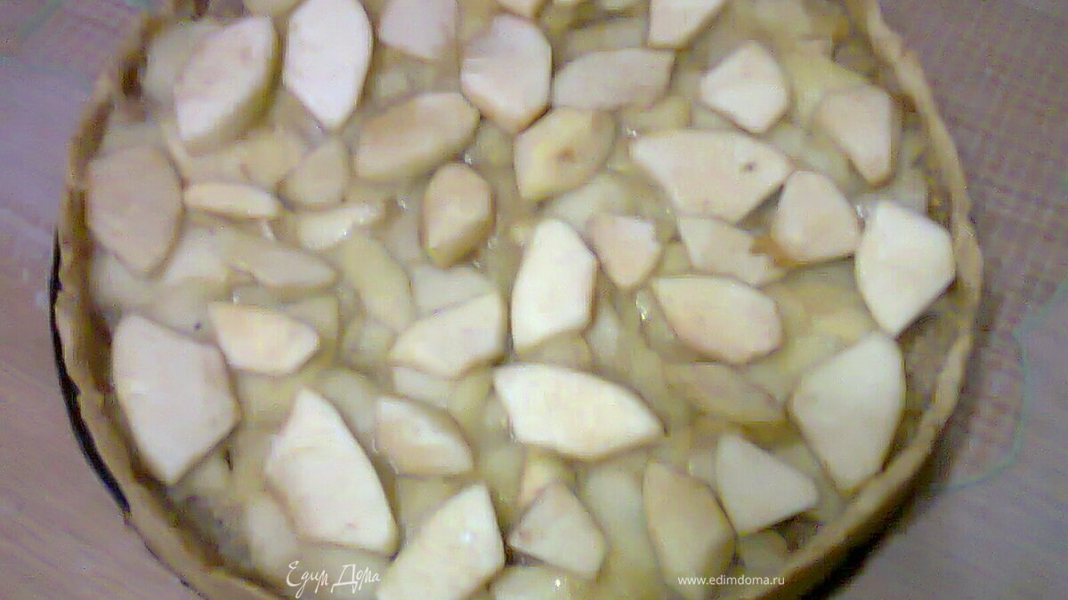 Тарт с яблоками в карамели