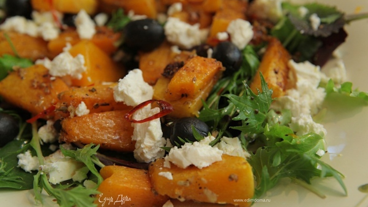 Запеченная тыква с оливками и фетой