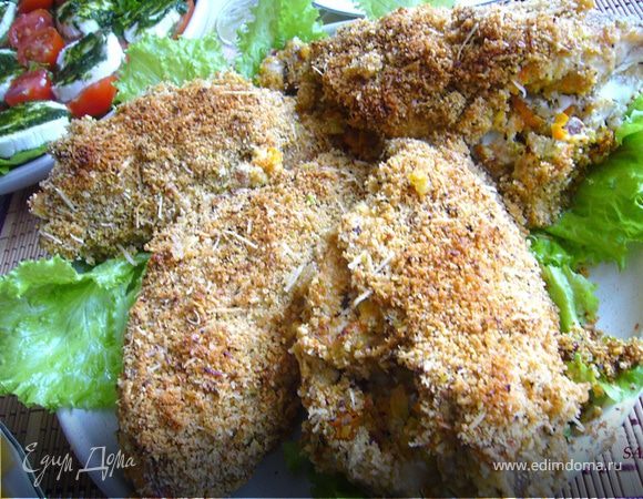 Морской окунь с овощной начинкой в орехово-сухарной шубке