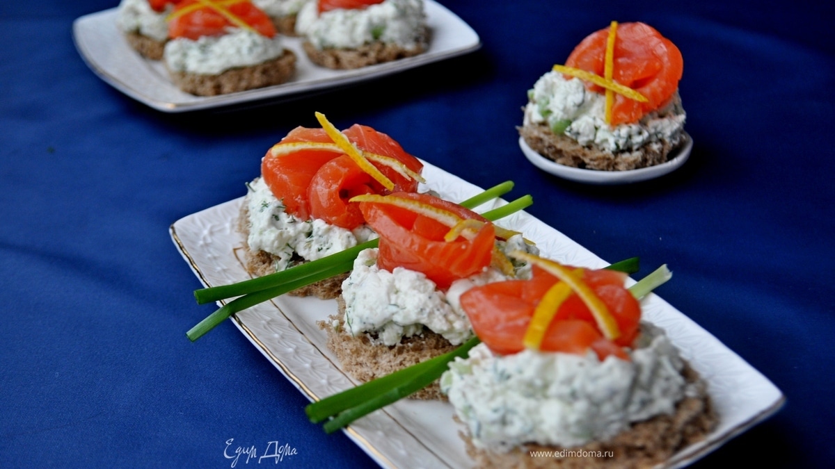 Канапе закусочные с сёмгой и сырным кремом
