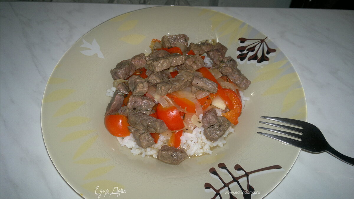 Рис с тушеными овощами и говядиной