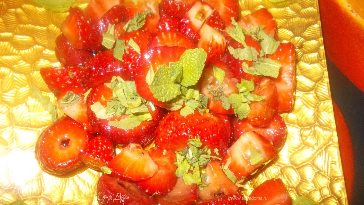 Клубника в бальзамическом соусе