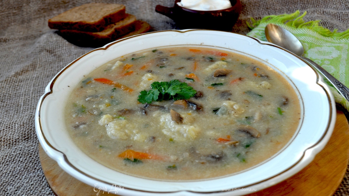 Густой суп с шампиньонами и картофельными клёцками