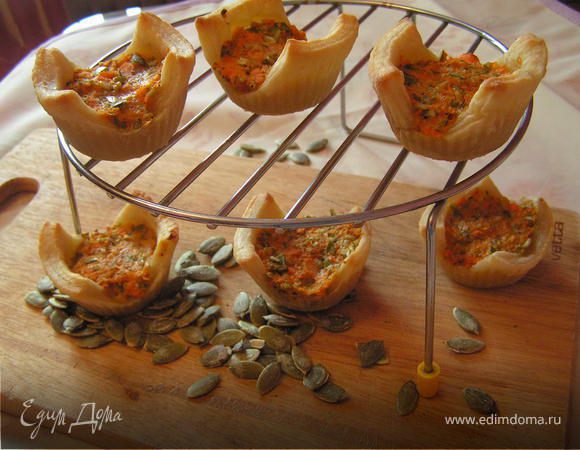 Корзиночки с морковным суфле, вешенками и тыквенными семечками