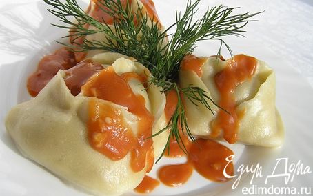 Рецепт Манты с картофельной начинкой и томатно-чесночным соусом в пароварке