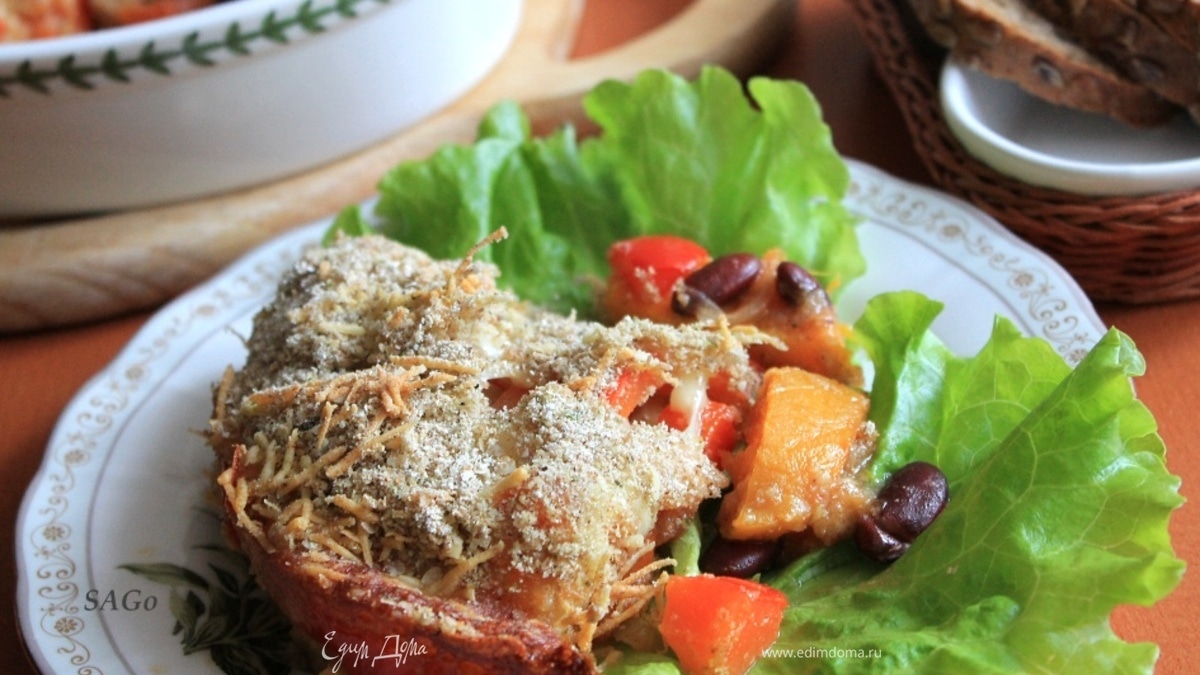 Запеканка из тыквы и красной фасоли в пряной панировке