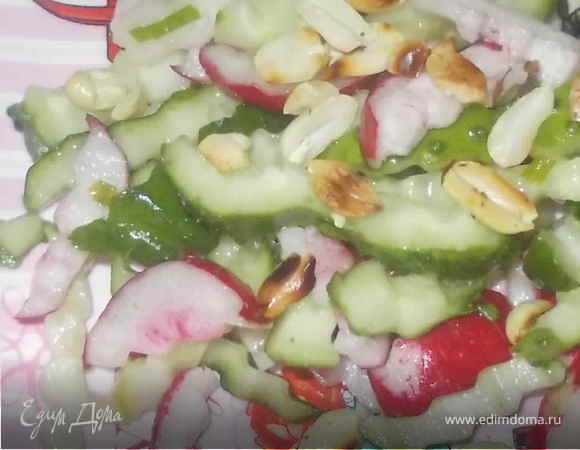 Салат с огурчиками и редиской Салат с огурчиками и редиской
