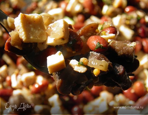 Салат с тофу, фасолью и грибами