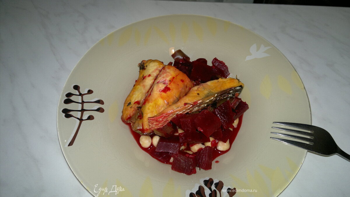 Кефаль со свеклой и перцем в лимонной цедре с чесноком и нутом