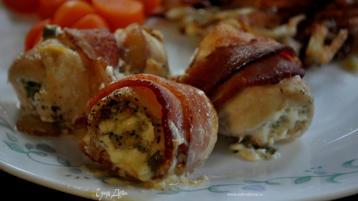 Куриные грудки с начинкой в беконе