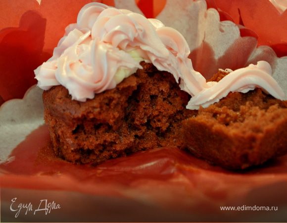 Красные бархатные капкейки Красные бархатные капкейки