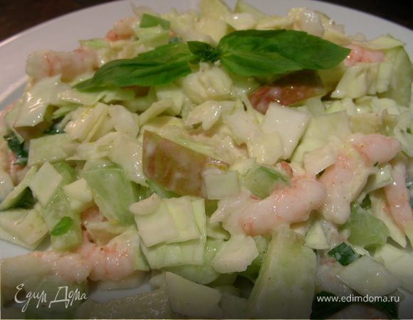 Салат из капусты, креветок и яблок Салат из капусты, креветок и яблок