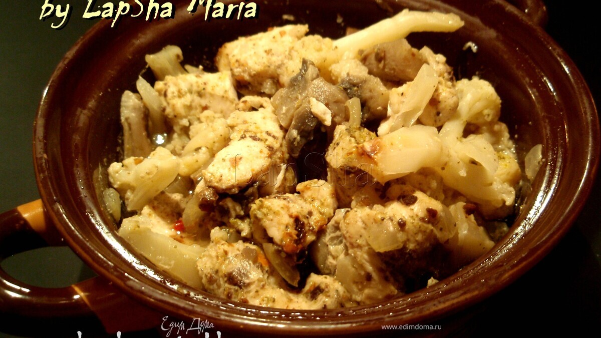 Курица диетическая, запеченная с цветной капустой и шампиньонами