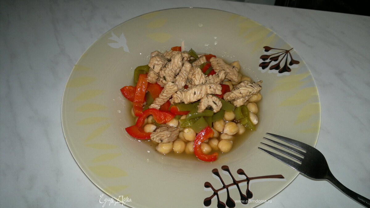 Нутовая похлебка с бульоном из индейки в бальзамике и лимонном соке со сладкими перцами