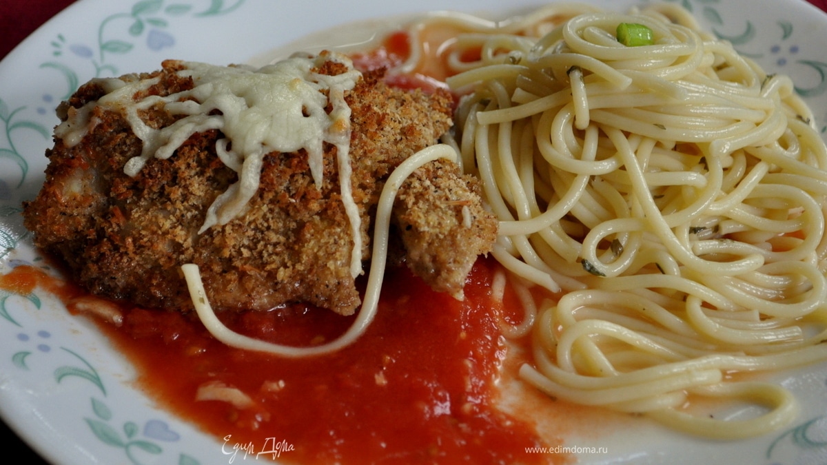 Курица в хлебной крошке с сырами