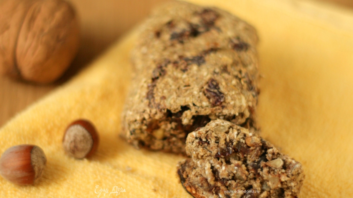Батон с черносливом и орехами