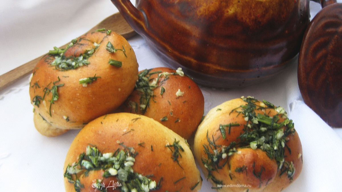 Закусочные булочки с зеленью и чесноком