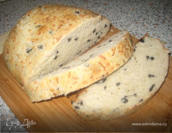Хлеб с маслинами, сыром и чесноком Хлеб с маслинами, сыром и чесноком