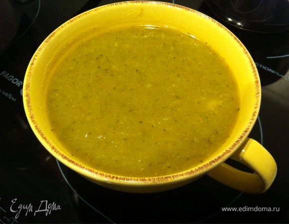 Вегетарианский суп из зеленой капусты, брокколи и моркови Вегетарианский суп из зеленой капусты, брокколи и моркови