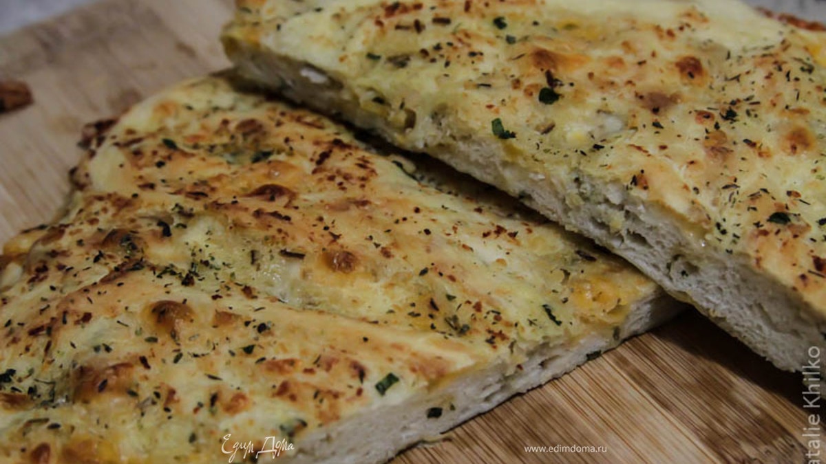 Фокачча с сыром и ветчиной из индейки